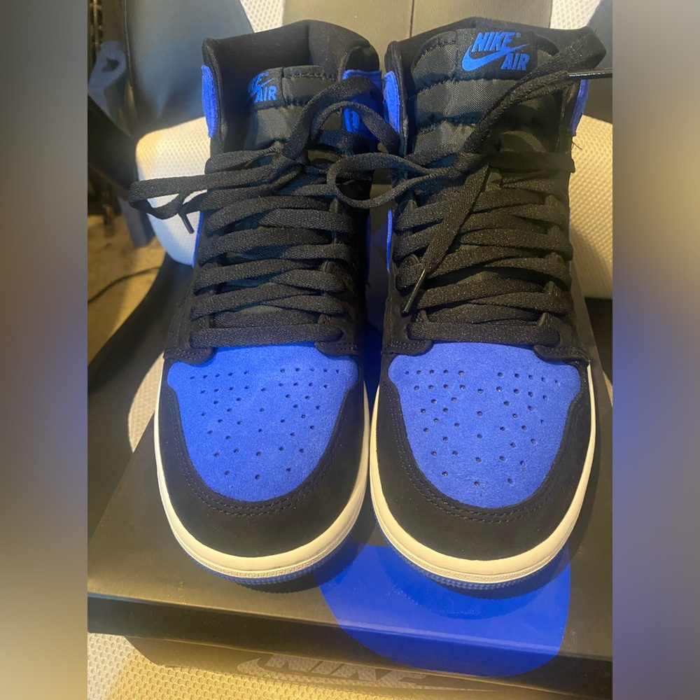 Retro Jordan 1 royals